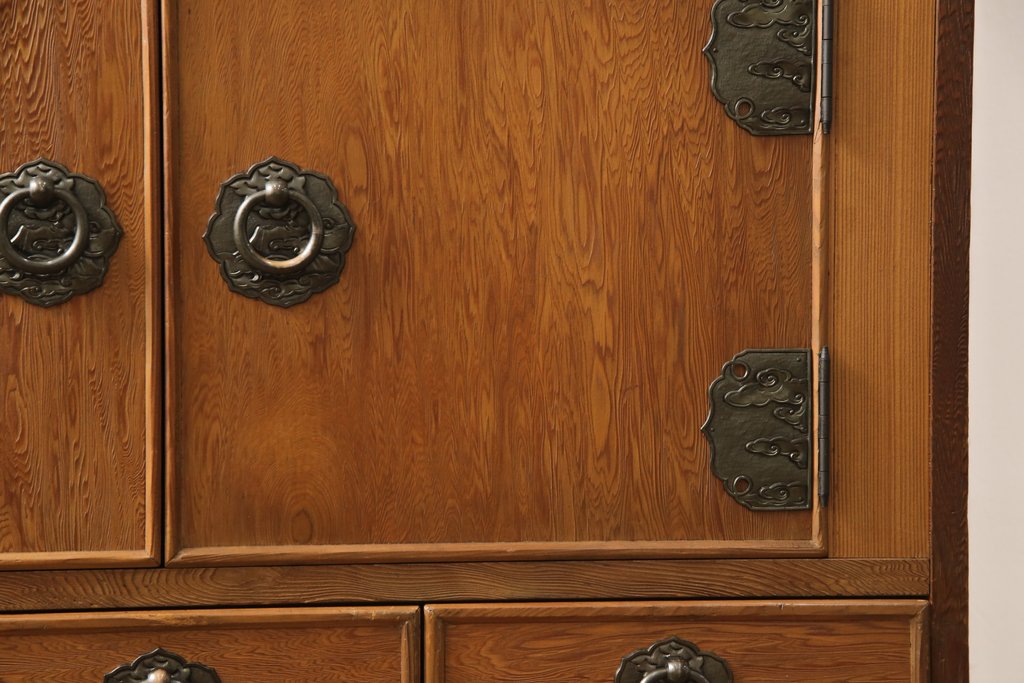 中古　美品　屋久杉　上質な和の空間づくりにおすすめの茶箪笥(茶棚、戸棚、収納棚、飾り棚)(R-057817)