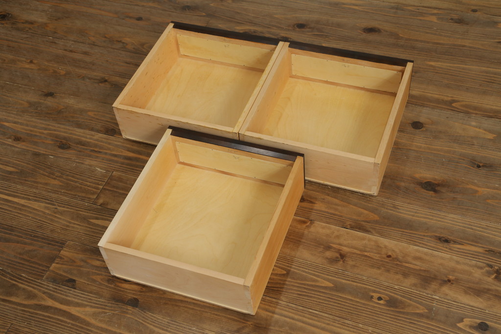 中古　美品　松本民芸家具　高山デザイン　落ち着きのある佇まいが魅力的なT型食器棚(戸棚、収納棚、キャビネット)(定価約66万円)(R-075610)