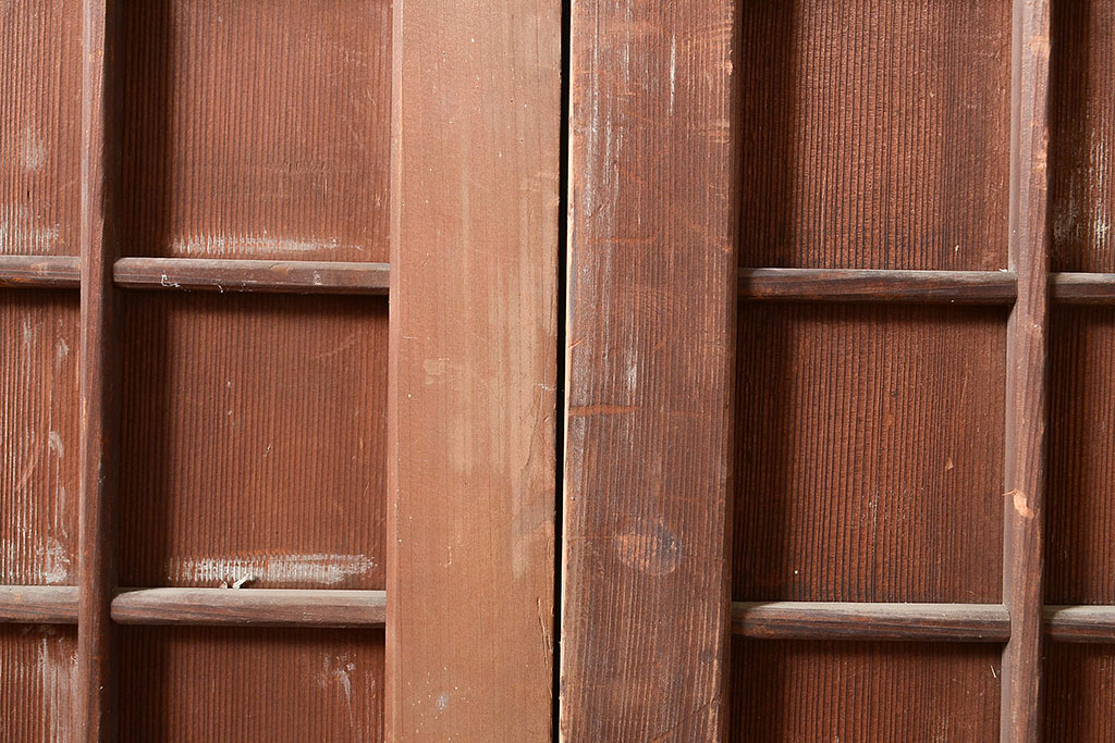 アンティーク建具　古き良き上質な和を楽しむヒノキ材製のマス目格子戸2枚セット(きつね格子、狐格子、板戸、引き戸、建具)(R-048222)