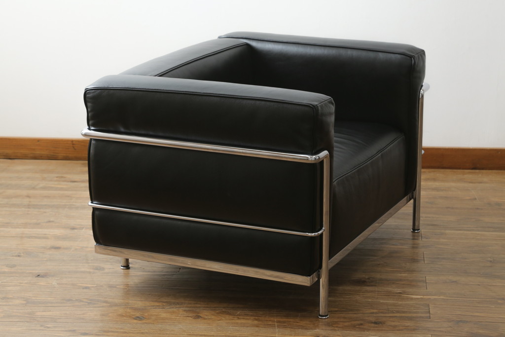 中古　Cassina(カッシーナ)　ル・コルビュジエ(Le Corbusier)　LC3　GRAND MODELE(グラン モデル)　シンプルモダンなデザインがかっこいい1人掛けソファ(1Pソファ、一人掛け)(定価約103万円)(R-062544)