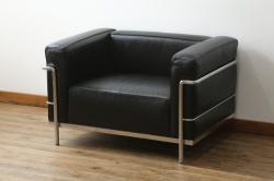 中古　Cassina(カッシーナ)　ル・コルビュジエ(Le Corbusier)　LC3　GRAND MODELE(グラン モデル)　シンプルモダンなデザインがかっこいい1人掛けソファ(1Pソファ、一人掛け)(定価約103万円)(R-062545)