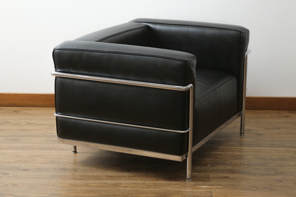 中古　Cassina(カッシーナ)　ル・コルビュジエ(Le Corbusier)　LC3　GRAND MODELE(グラン モデル)　シンプルモダンなデザインがかっこいい1人掛けソファ(1Pソファ、一人掛け)(定価約103万円)(R-062545)