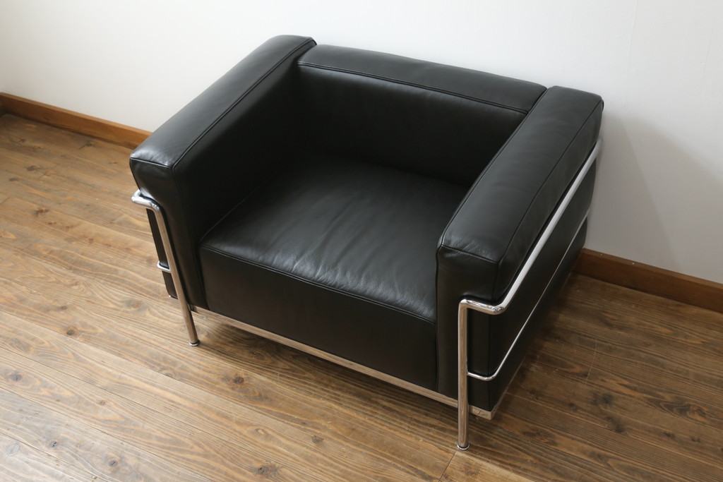 中古　Cassina(カッシーナ)　ル・コルビュジエ(Le Corbusier)　LC3　GRAND MODELE(グラン モデル)　シンプルモダンなデザインがかっこいい1人掛けソファ(1Pソファ、一人掛け)(定価約103万円)(R-062545)