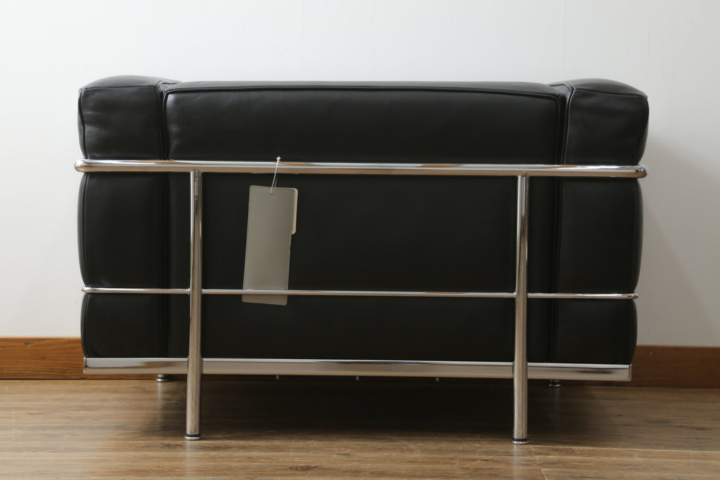 中古　Cassina(カッシーナ)　ル・コルビュジエ(Le Corbusier)　LC3　GRAND MODELE(グラン モデル)　シンプルモダンなデザインがかっこいい1人掛けソファ(1Pソファ、一人掛け)(定価約103万円)(R-062545)