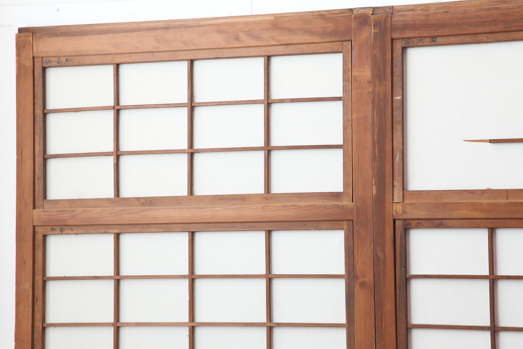 アンティーク建具　昭和初期　上手物!腰板欅(ケヤキ)材　裏障子付き　幅狭タイプ　上質な和の空間を彩る万本格子戸4枚セット(ガラス帯戸、建具、引き戸)(R-044008)