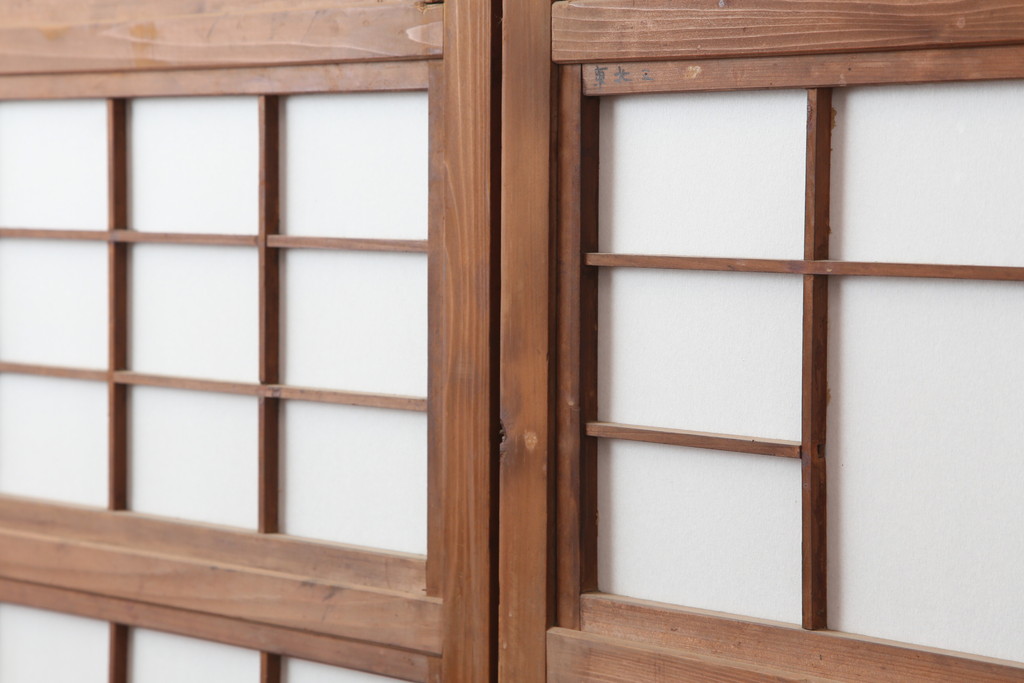 アンティーク建具　昭和初期　上手物!腰板欅(ケヤキ)材　裏障子付き　幅狭タイプ　上質な和の空間を彩る万本格子戸4枚セット(ガラス帯戸、建具、引き戸)(R-044008)