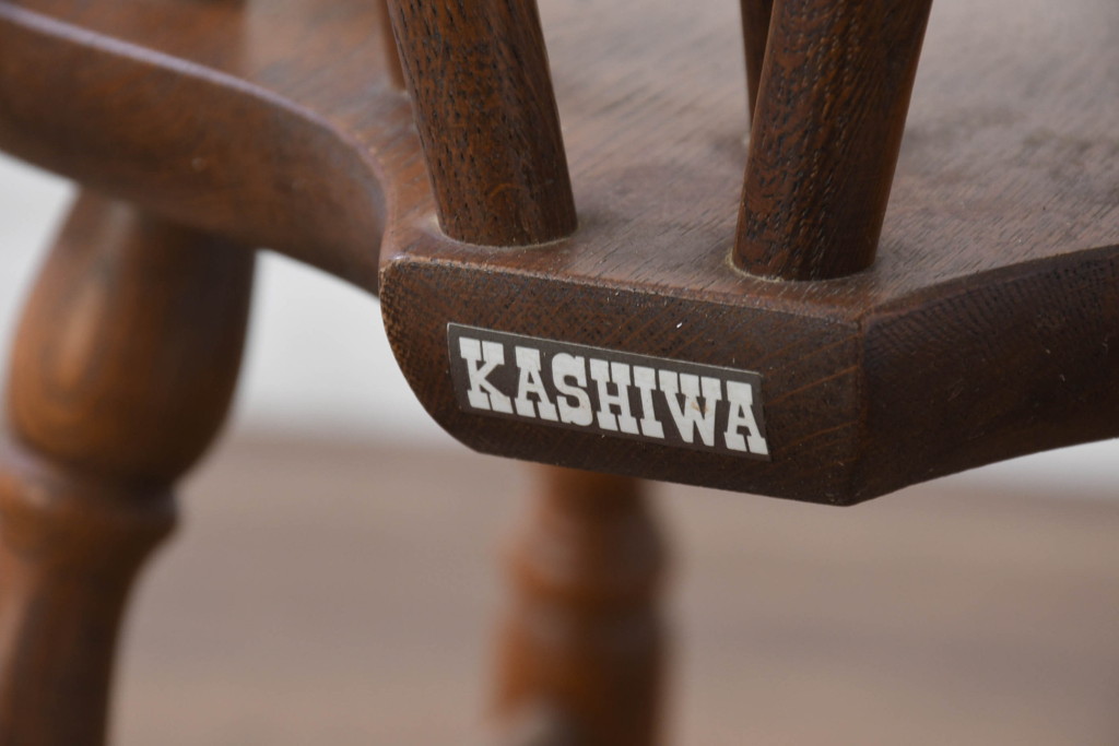 和製ビンテージ　美品　柏木工(KASHIWA)　楢(ナラ)材　挽き物加工が施された背もたれと脚が魅力的なアームチェア4脚セット(ダイニングチェア、板座チェア、イス、椅子、ヴィンテージ、バラ売り可能)(R-081918)