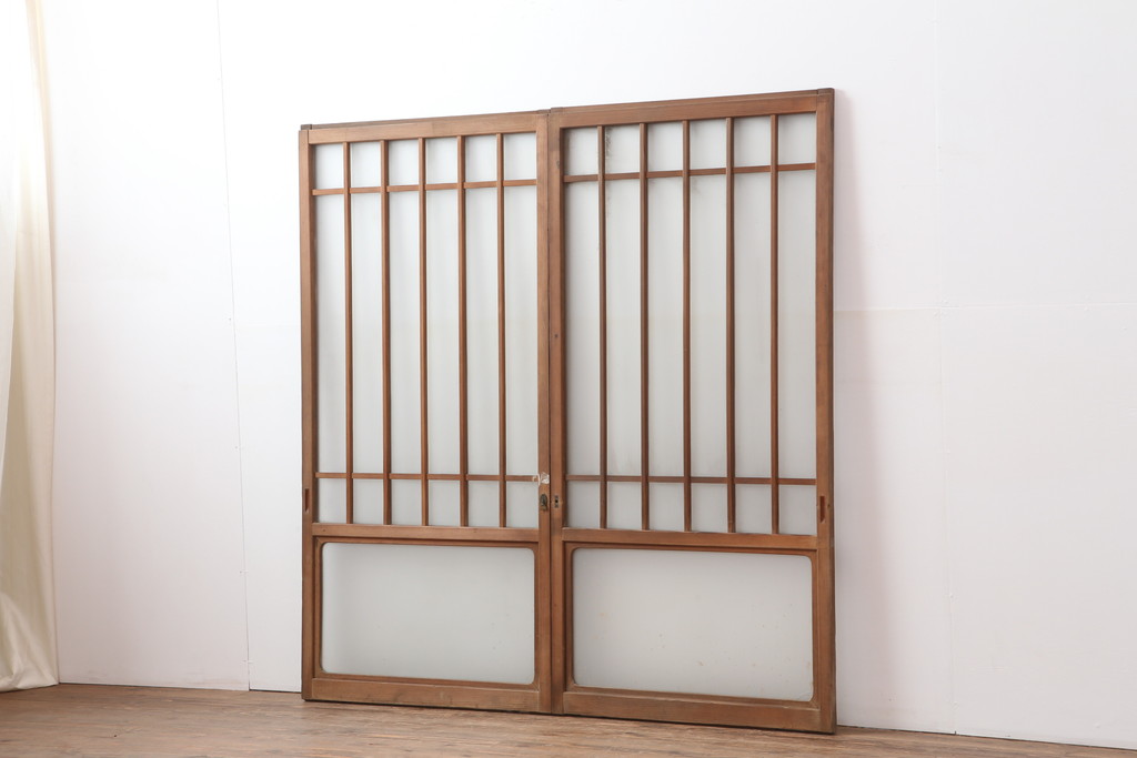 レトロ建具　昭和レトロ　昭和初期　懐かしい雰囲気のガラス戸2枚セット(窓、引き戸)(R-037123)