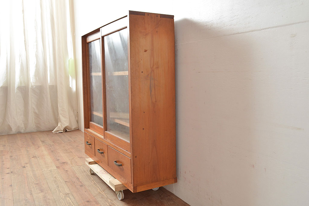 昭和レトロ　どこか懐かしさを感じるヒノキ材製の戸棚(収納棚、キャビネット、飾り棚)(R-047294)