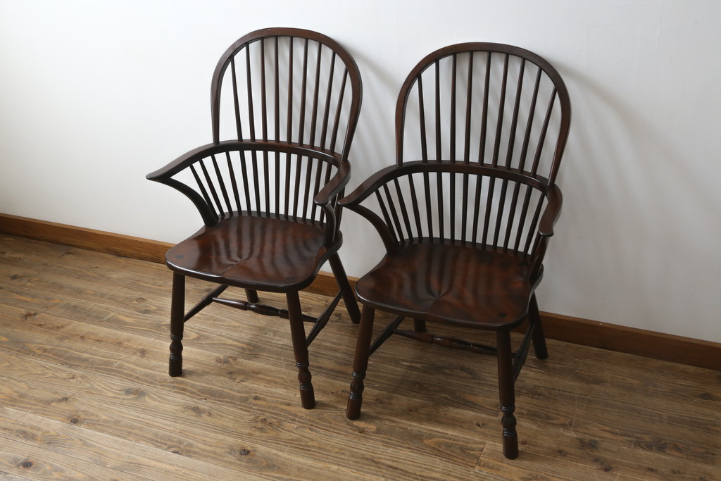 中古　美品　松本民芸家具　509C型　美しいシルエットが目を引くウィンザーチェア2脚セット(アームチェア、板座チェア、椅子、イス、バラ売り可能)(定価2脚で約34万円)(R-080386)