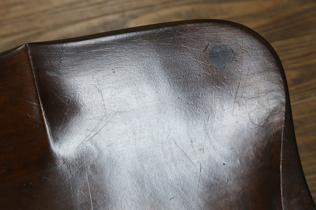 中古　美品　松本民芸家具　509C型　美しいシルエットが目を引くウィンザーチェア2脚セット(アームチェア、板座チェア、椅子、イス、バラ売り可能)(定価2脚で約34万円)(R-080386)