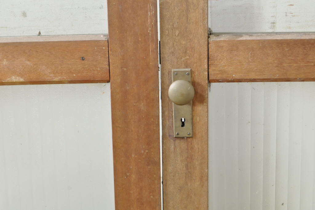 ビンテージ建具　昭和レトロな雰囲気漂う両開きガラスドア2枚セット(ガラス戸、木製扉、ヴィンテージ)(R-074361)