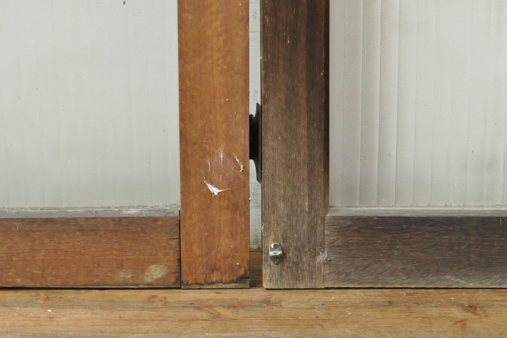 ビンテージ建具　昭和レトロな雰囲気漂う両開きガラスドア2枚セット(ガラス戸、木製扉、ヴィンテージ)(R-074361)