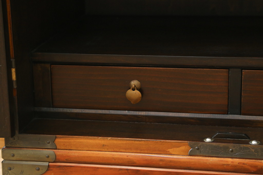 中古　美品　李朝　作りの良い真鍮(しんちゅう)金具が魅力的なキャビネット(サイドキャビネット、サイドテーブル、箪笥、収納棚、戸棚)(R-080379)