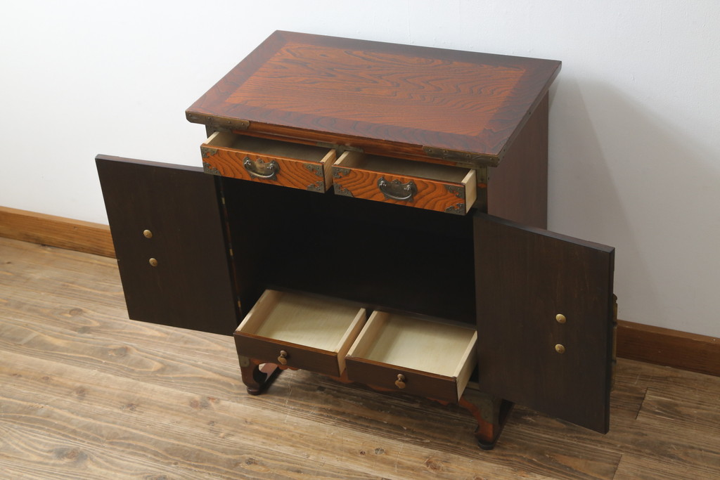 中古　美品　李朝　作りの良い真鍮(しんちゅう)金具が魅力的なキャビネット(サイドキャビネット、サイドテーブル、箪笥、収納棚、戸棚)(R-080379)