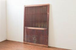 アンティーク建具　檜(ヒノキ)材・欅(ケヤキ)材　長い時を経て刻まれた味わいが魅力の格子蔵戸1枚(玄関戸、引き戸)(R-074294)