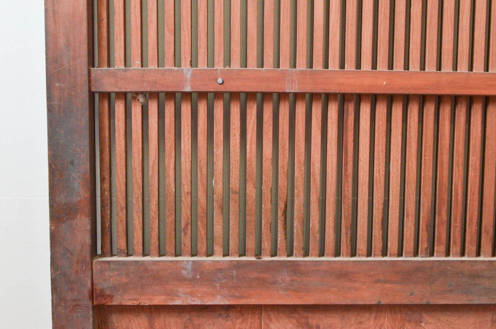 アンティーク建具　檜(ヒノキ)材・欅(ケヤキ)材　長い時を経て刻まれた味わいが魅力の格子蔵戸1枚(玄関戸、引き戸)(R-074294)