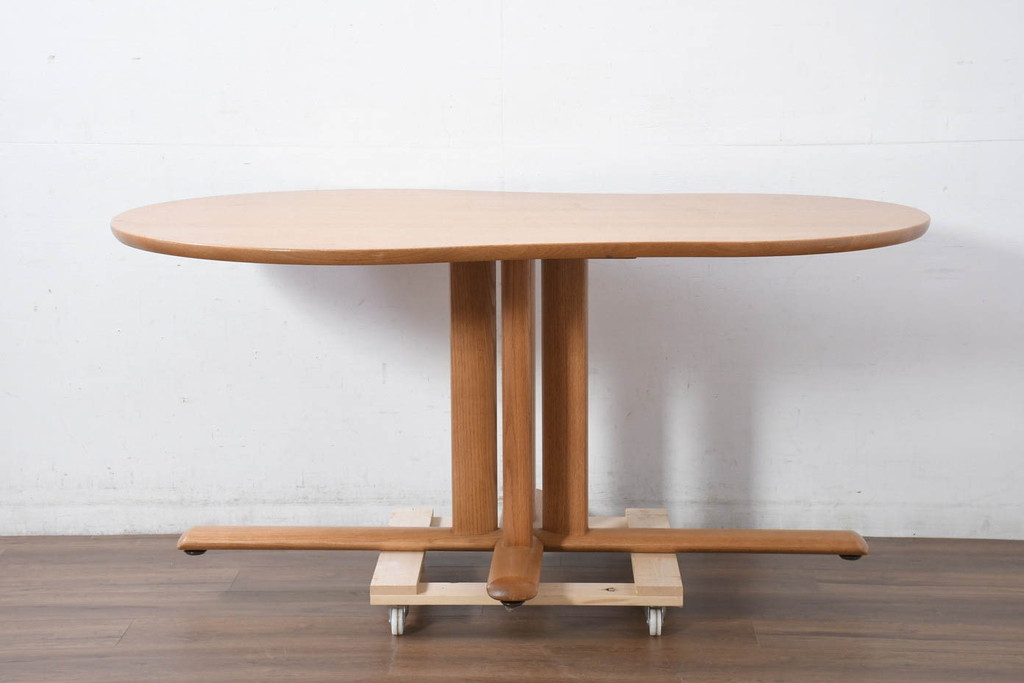 中古　美品　飛騨高山　家具ブランド　シラカワ(shirakawa)　ネオ(NEO)シリーズ　オーク材　ひょうたん型の天板が温かみを感じるダイニングテーブル(ネオテーブル、4人掛け、食卓、作業台)(定価約24万円)(R-082292)
