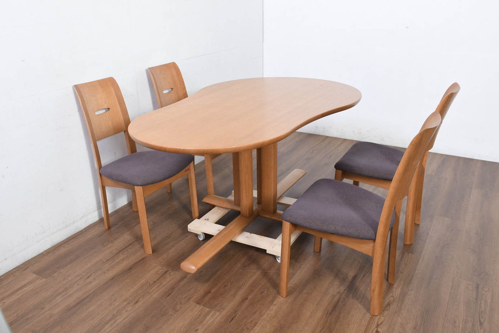 中古　美品　飛騨高山　家具ブランド　シラカワ(shirakawa)　ネオ(NEO)シリーズ　オーク材　ひょうたん型の天板が温かみを感じるダイニングテーブル(ネオテーブル、4人掛け、食卓、作業台)(定価約24万円)(R-082292)