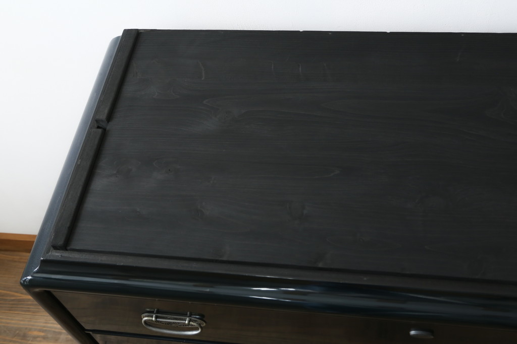 中古　展示品　美品　讃岐塗り　漆塗り　モダンな高級中桐箪笥(定価約180万円)(和箪笥、着物たんす、和服タンス、重ねタンス)(R-058156)