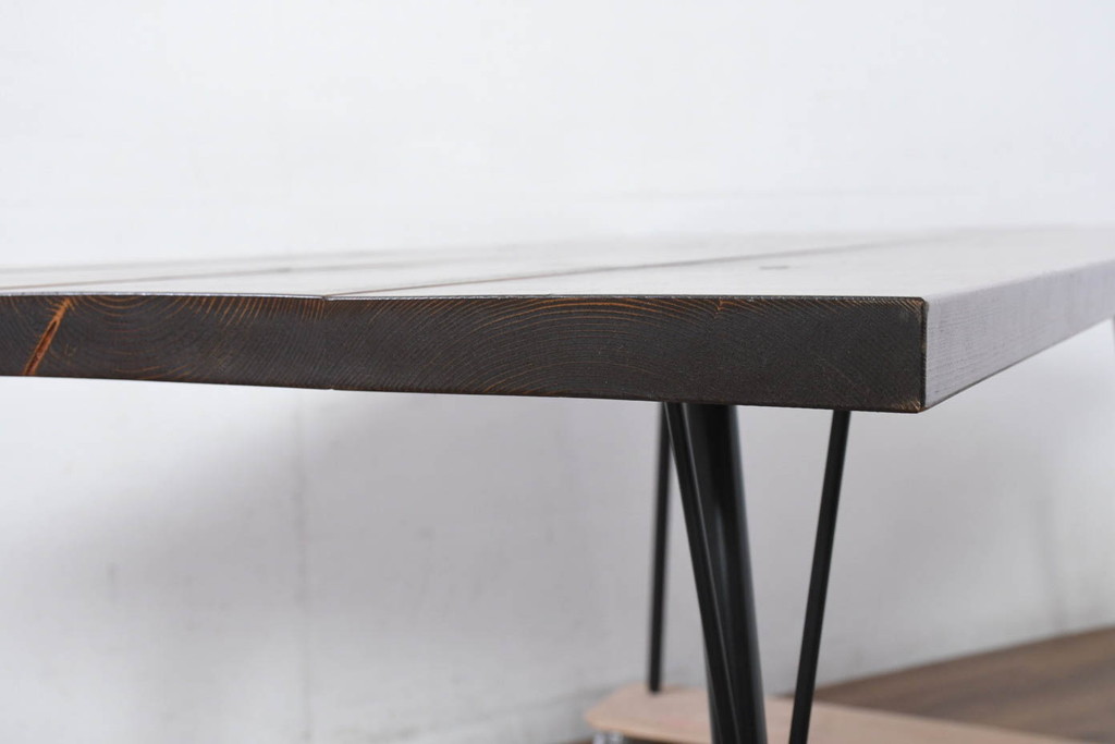 中古　美品　パイン材　ACME Furniture(アクメ ファニチャー)　木のぬくもりを感じる天板とすっきりとした脚が素敵なダイニングテーブル(4人掛け、食卓、作業台)(R-082294)