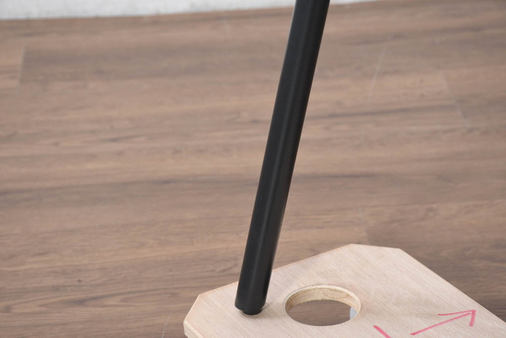 中古　美品　パイン材　ACME Furniture(アクメ ファニチャー)　木のぬくもりを感じる天板とすっきりとした脚が素敵なダイニングテーブル(4人掛け、食卓、作業台)(R-082294)
