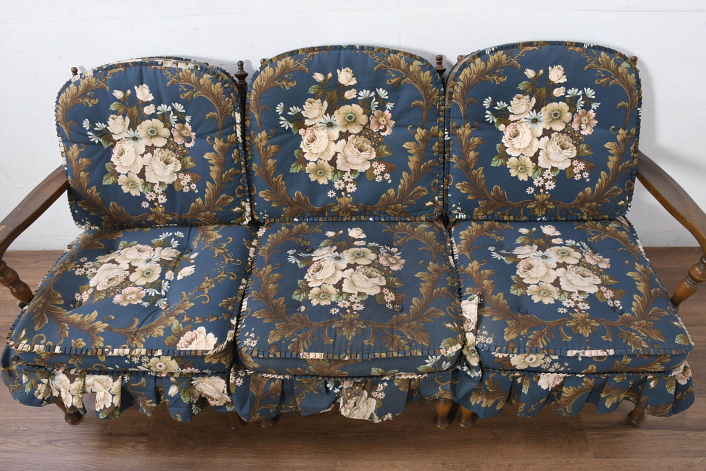 中古　飛騨産業　キツツキ　穂高シリーズ　美しい花柄が際立つ3人掛けソファ(3P、三人掛け、リビングチェア、トリプルソファ、アームソファ)(定価約40万円)(R-082296)