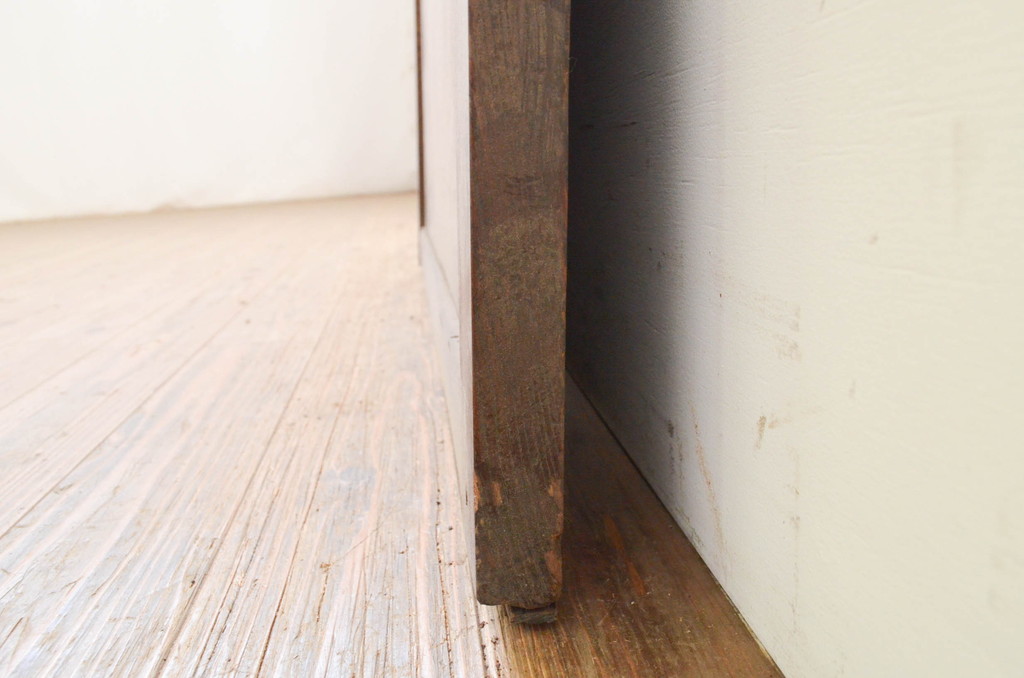 アンティーク建具　欅(ケヤキ)材　懐かしい雰囲気漂う一枚板の板戸窓1枚(引き戸)(R-070918)