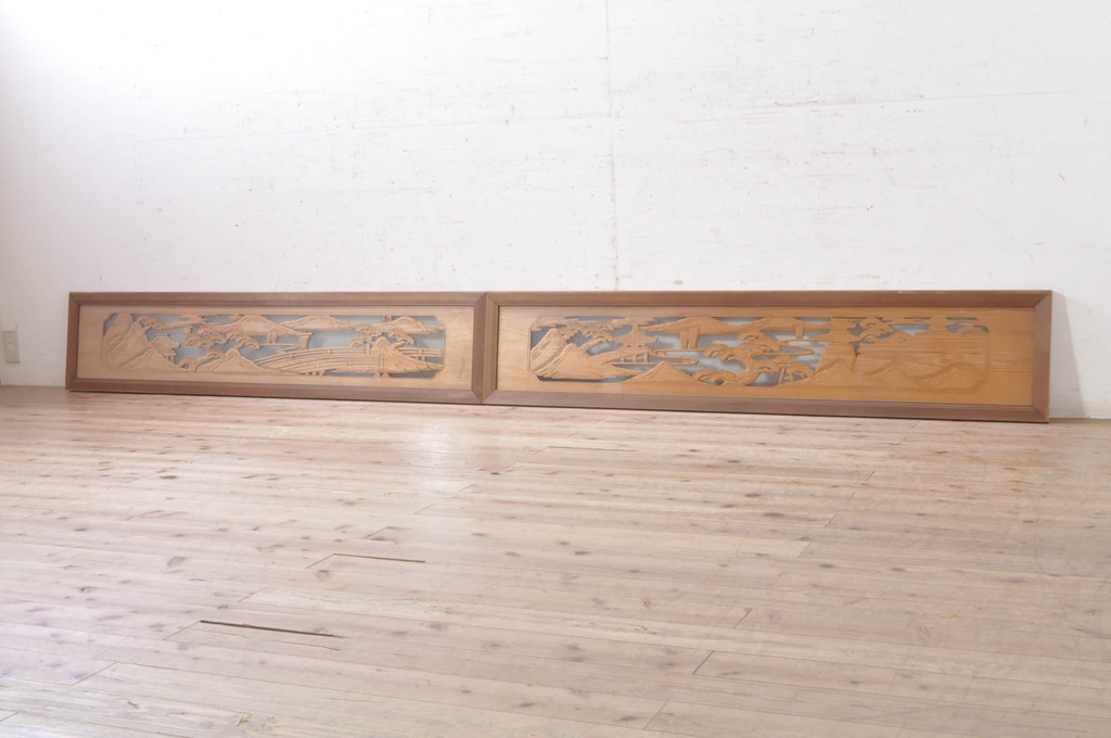 ビンテージ建具　風情ある松と城の図柄が美しい彫刻欄間2枚セット(明かり取り、明り取り、ヴィンテージ)(R-073601)