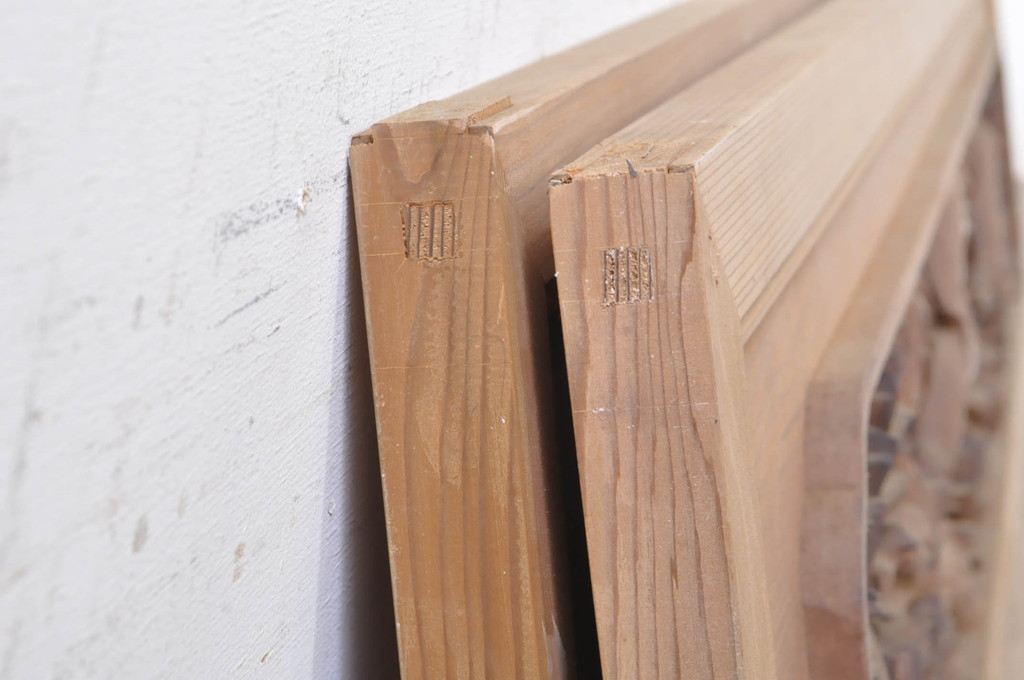 ビンテージ建具　躍動感あふれる鶴と松が目を惹く彫刻欄間2枚セット(明かり取り、明り取り、ヴィンテージ)(R-073598)
