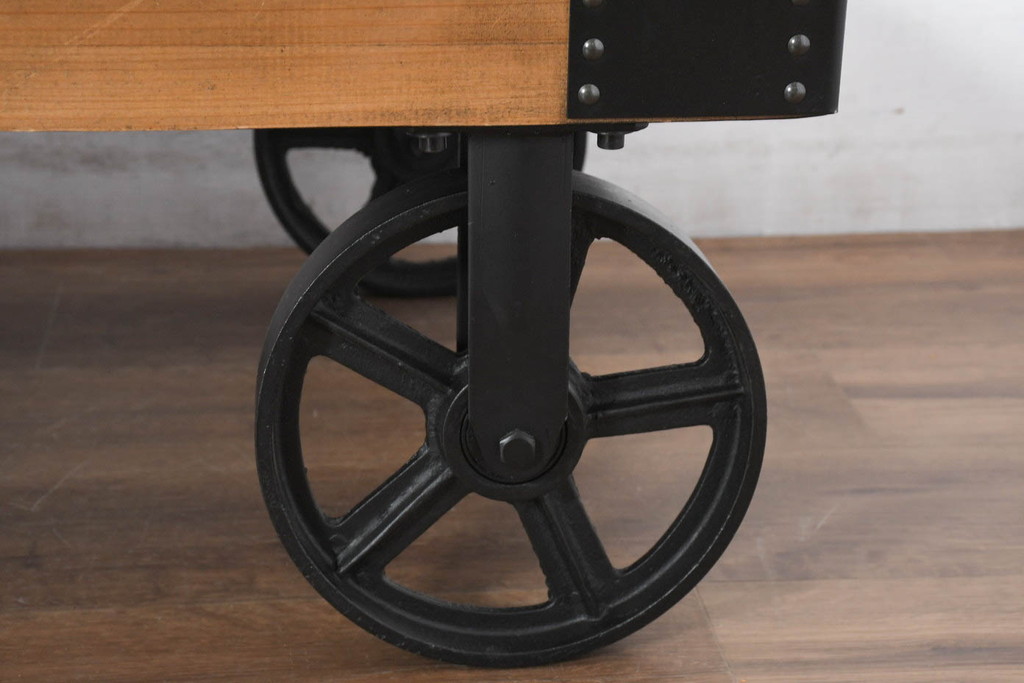 中古　品切れで入手困難品　tohma(東馬)　UP291 PULLEY2 CT BK　トロリーテーブル　インダストリアルスタイルの空間づくりに活躍する車輪付きローテーブル(センターテーブル、リビングテーブル)(R-082300)