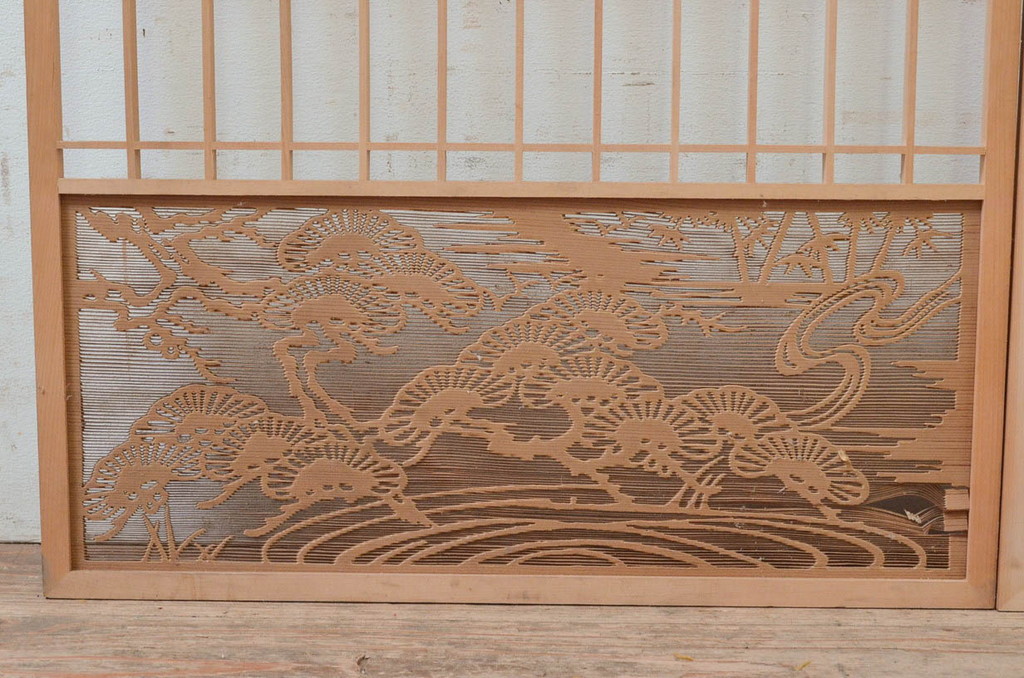 ビンテージ建具　珍しい透かし彫り入り　繊細な松竹梅デザインの意匠が素晴らしい書院戸4枚セット(引き戸、ガラス戸、窓、ヴィンテージ)(R-073948)