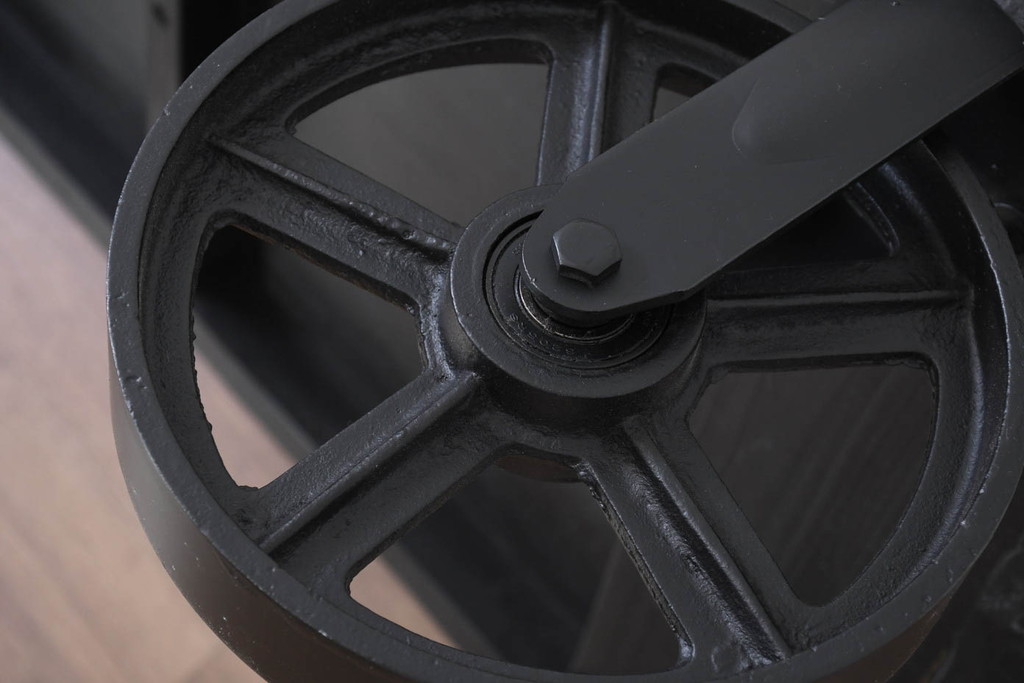 中古　品切れで入手困難品　tohma(東馬)　UP291 PULLEY2 CT BK　トロリーテーブル　インダストリアルスタイルの空間づくりに活躍する車輪付きローテーブル(センターテーブル、リビングテーブル)(R-082300)
