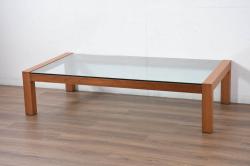 中古　イタリア　高級輸入家具　 Poliform(ポリフォーム)　チェリー材　スタイリッシュなデザインが空間を彩るガラストップローテーブル(ガラス天板、リビングテーブル、センターテーブル)(定価約30万円)(R-082301)