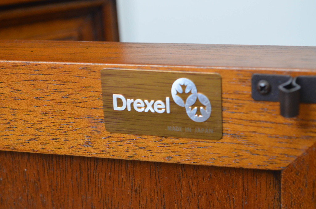 中古　美品!!　DREXEL HERITAGE(ドレクセルヘリテイジ)　FRANCESCA(フランチェスカ)　マホガニー材　クラシカルな佇まいが美しいサイドボード(クレデンザ、クリデンザ、収納棚、戸棚、サイドキャビネット、ホールチェスト)(R-069113)