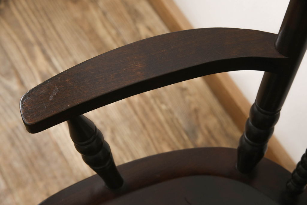 中古　北海道民芸家具　上品なデザインのアームチェア(ダイニングチェア、椅子)(R-058314)