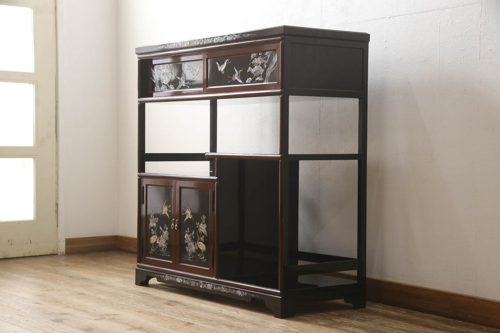 中古　アジア民芸家具　豪華な螺鈿(らでん)細工が美しい飾り棚(ラデン、収納棚、戸棚、茶棚、違い棚)(定価約90万円)(R-060591)