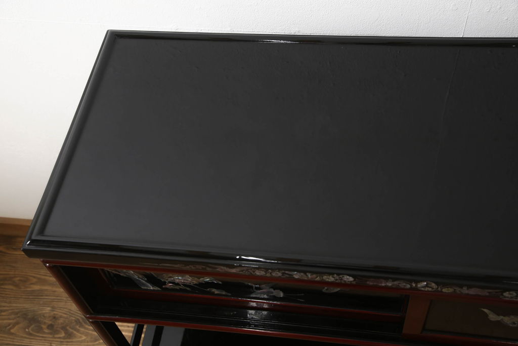 中古　アジア民芸家具　豪華な螺鈿(らでん)細工が美しい飾り棚(ラデン、収納棚、戸棚、茶棚、違い棚)(定価約90万円)(R-060591)