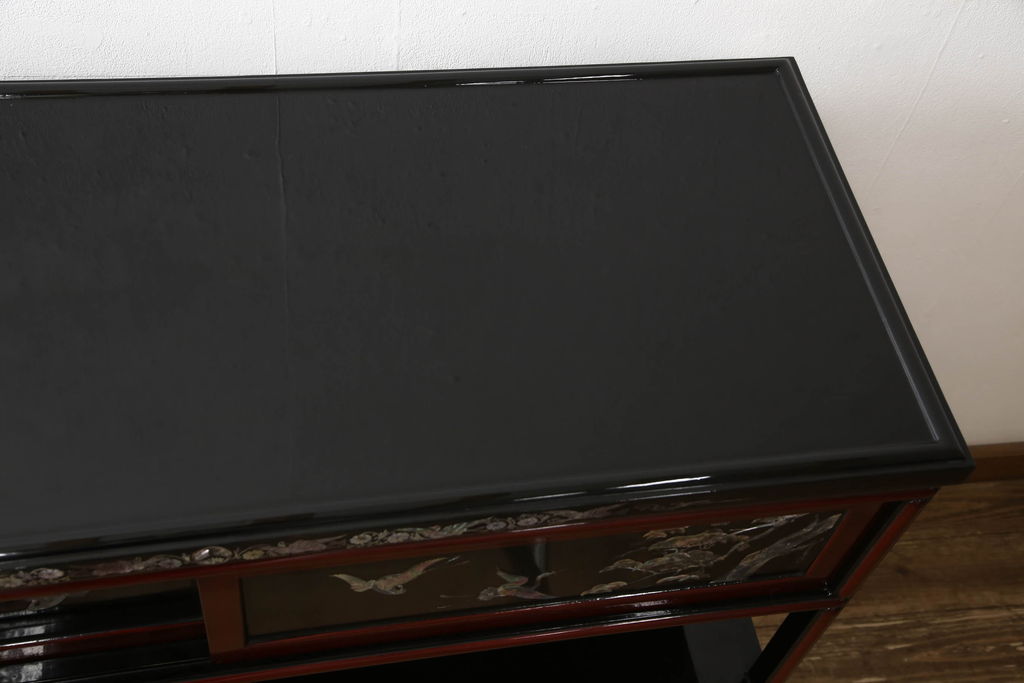 中古　アジア民芸家具　豪華な螺鈿(らでん)細工が美しい飾り棚(ラデン、収納棚、戸棚、茶棚、違い棚)(定価約90万円)(R-060591)