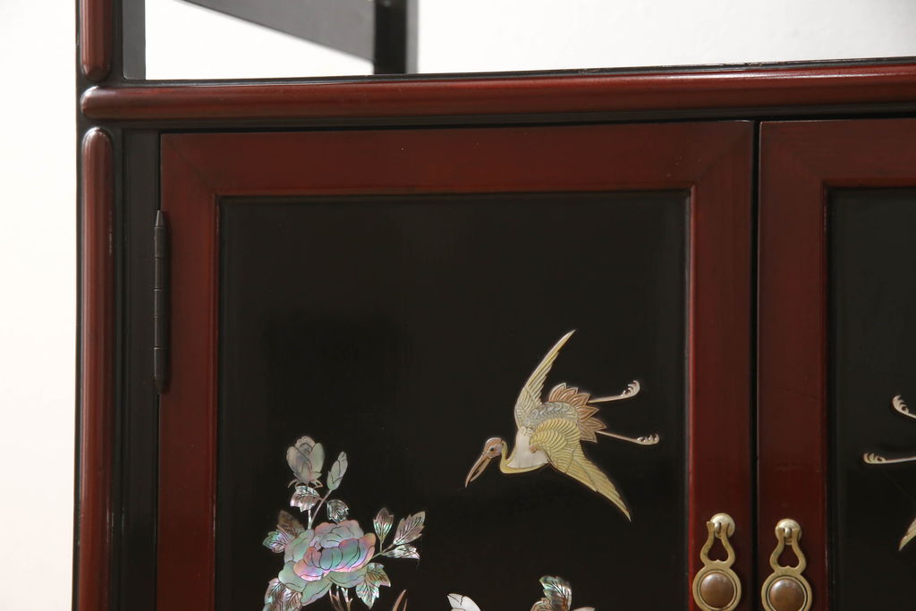 中古　アジア民芸家具　豪華な螺鈿(らでん)細工が美しい飾り棚(ラデン、収納棚、戸棚、茶棚、違い棚)(定価約90万円)(R-060591)