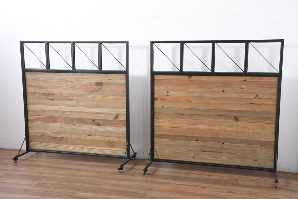 中古　UP TOWN FURNITURE(アップ タウン ファニチャー)　WORC(ウォルク)　インダストリアル　ガラス入り　ヴィンテージ感溢れるキャスター付きパーテーション2台セット(衝立て、ついたて、衝い立て、仕切り、間仕切り、店舗什器)(定価2台で約174000円)(R-082307)