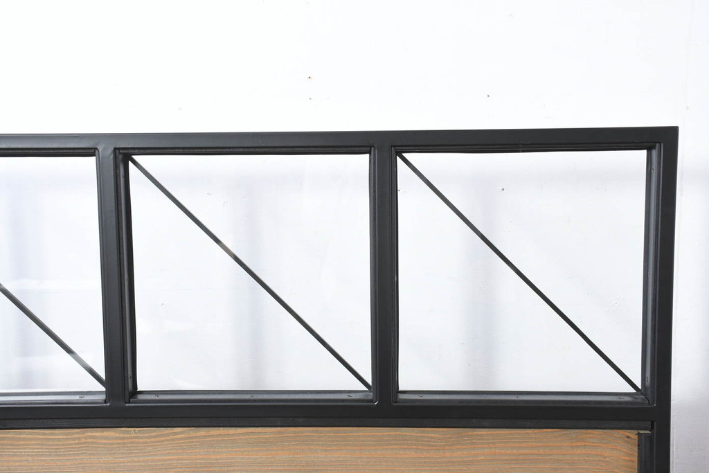 中古　UP TOWN FURNITURE(アップ タウン ファニチャー)　WORC(ウォルク)　インダストリアル　ガラス入り　ヴィンテージ感溢れるキャスター付きパーテーション2台セット(衝立て、ついたて、衝い立て、仕切り、間仕切り、店舗什器)(定価2台で約174000円)(R-082307)