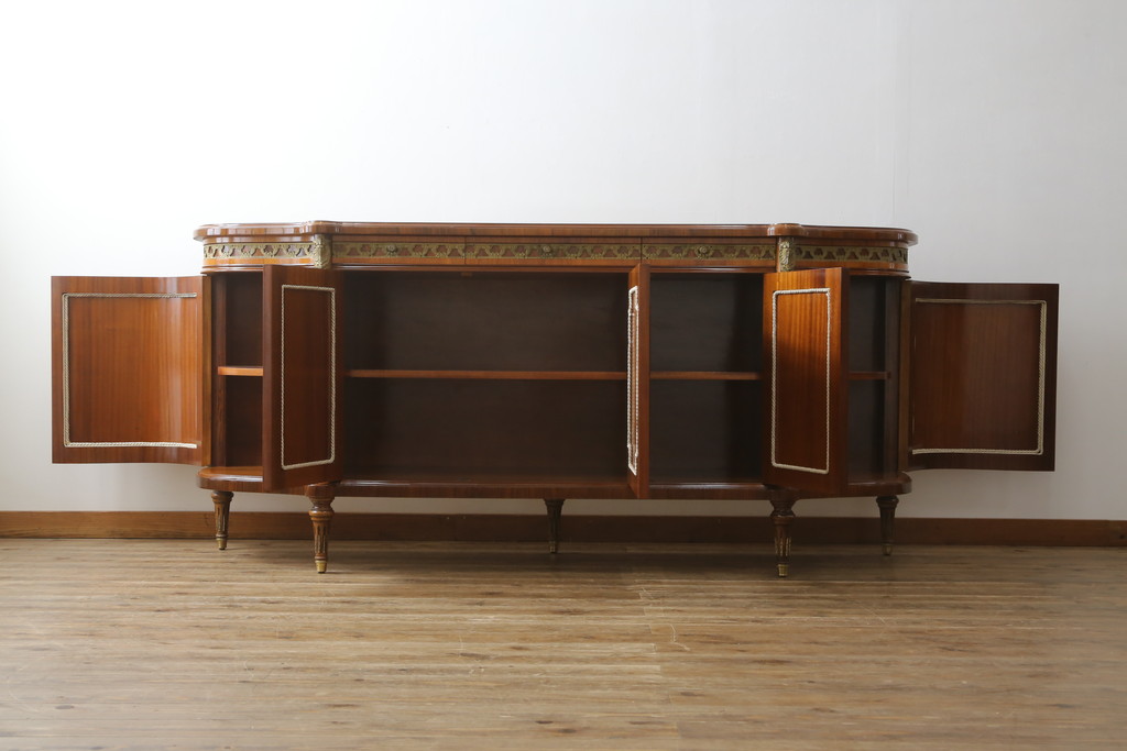 中古　六本木アピス(APIS)取り扱い　イタリア最高級家具　MARCONI ARTE(マルコーニ アルテ)　真鍮飾りが美しい象嵌入りサイドボード(サイドキャビネット、収納棚、戸棚)(定価約200万円)(R-077729)