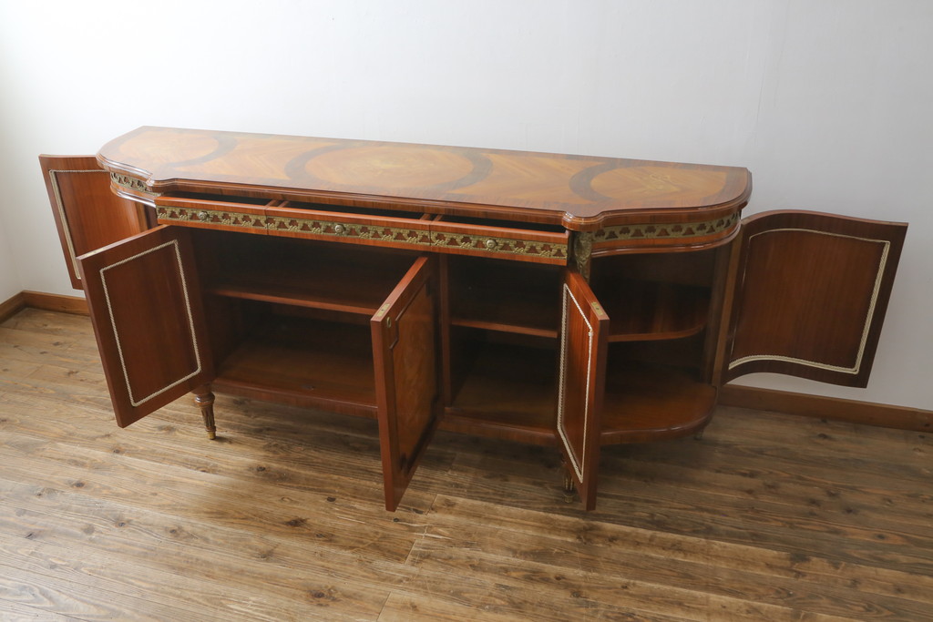 中古　六本木アピス(APIS)取り扱い　イタリア最高級家具　MARCONI ARTE(マルコーニ アルテ)　真鍮飾りが美しい象嵌入りサイドボード(サイドキャビネット、収納棚、戸棚)(定価約200万円)(R-077729)