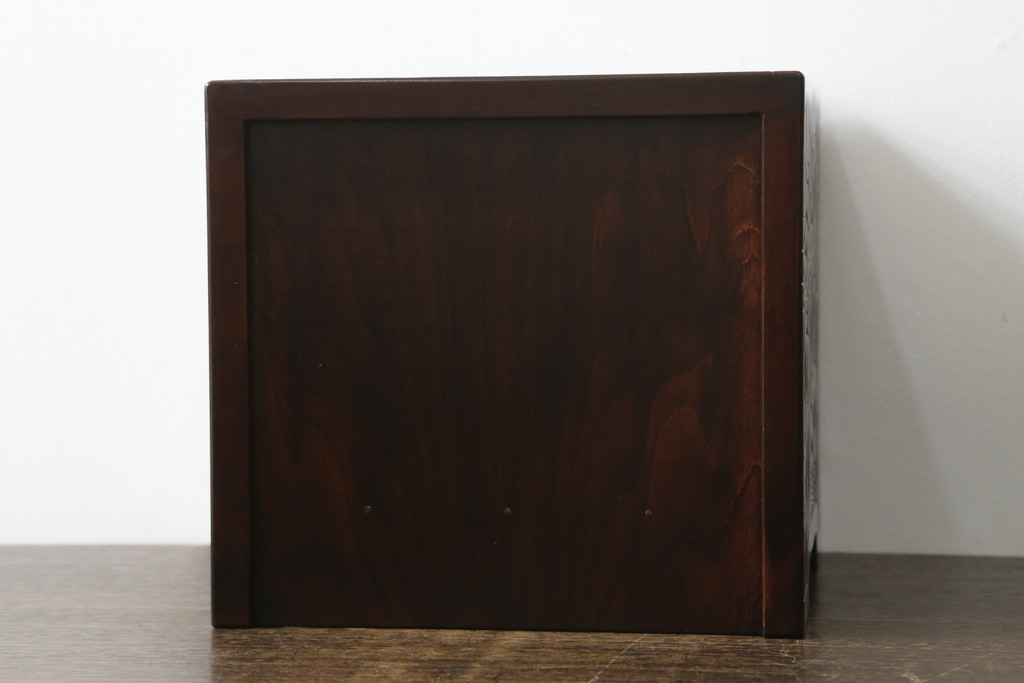 中古　美品　日光彫り　大胆にあしらわれた花の意匠が魅力的な小引き出し(小物収納、卓上収納)(R-071399)