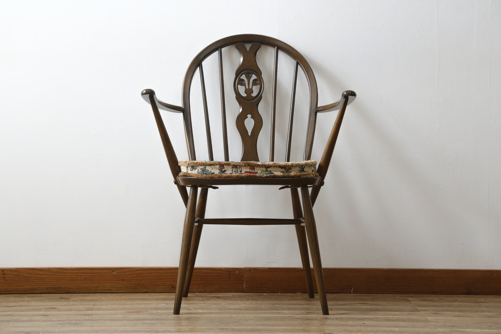 イギリスビンテージ　ERCOL(アーコール)　クッション付きシスルバックチェア(椅子、ダイニングチェア、アームチェア、ウィンザーチェア、板座チェア、イス、1人掛け、ヴィンテージ、ウインザーチェア)(R-059507)