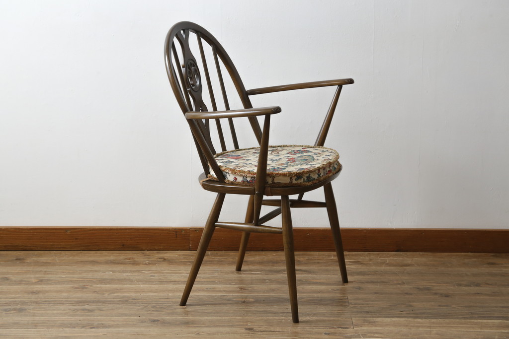 イギリスビンテージ　ERCOL(アーコール)　クッション付きシスルバックチェア(椅子、ダイニングチェア、アームチェア、ウィンザーチェア、板座チェア、イス、1人掛け、ヴィンテージ、ウインザーチェア)(R-059507)