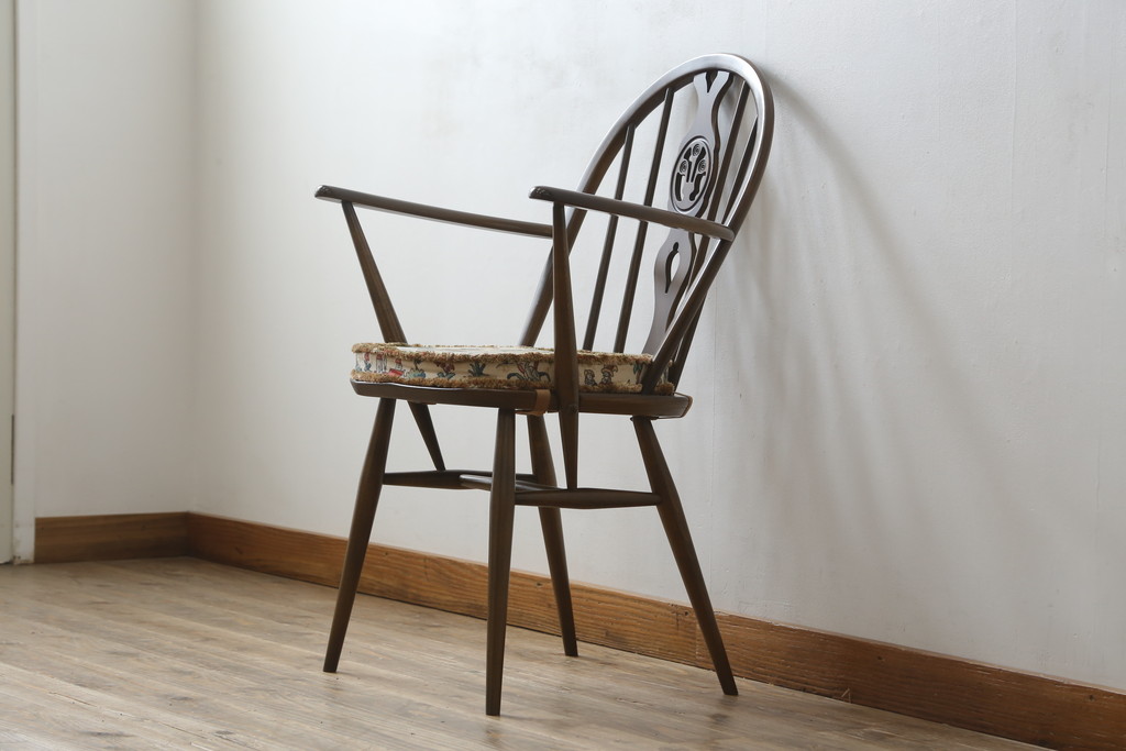 イギリスビンテージ　ERCOL(アーコール)　クッション付きシスルバックチェア(椅子、ダイニングチェア、アームチェア、ウィンザーチェア、板座チェア、イス、1人掛け、ヴィンテージ、ウインザーチェア)(R-059507)