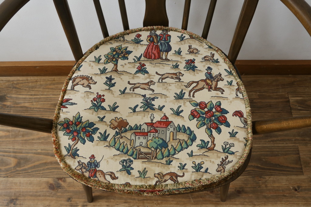 イギリスビンテージ　ERCOL(アーコール)　クッション付きシスルバックチェア(椅子、ダイニングチェア、アームチェア、ウィンザーチェア、板座チェア、イス、1人掛け、ヴィンテージ、ウインザーチェア)(R-059507)