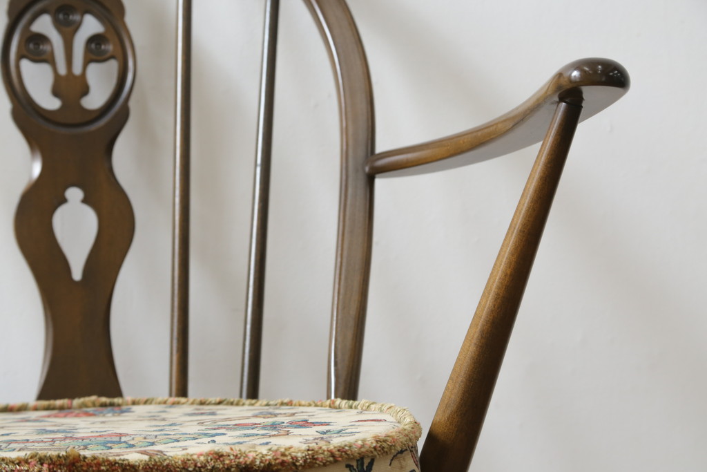 イギリスビンテージ　ERCOL(アーコール)　クッション付きシスルバックチェア(椅子、ダイニングチェア、アームチェア、ウィンザーチェア、板座チェア、イス、1人掛け、ヴィンテージ、ウインザーチェア)(R-059507)